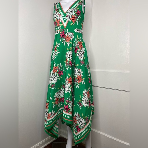 Vince Camuto Floral A line Handkerchief Green V-Neck Dress - Picture 3 of 12